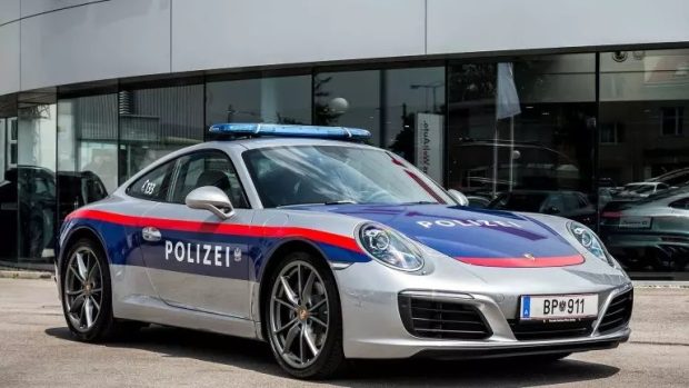 ماشین پلیس پورشه اتریش