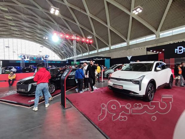 بی ام کارز بهمن موتور در نمایشگاه خودرو تهران