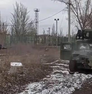 تیراندازی جالب سربازان روس بر خودروی زرهی و پوشاننده مهارت آمریکایی