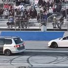 تماشا کنید: خودروی الکتریکی ون هوندا در مسابقه سرعت با خودروی پورشه ۹۱۱ به چالش می‌کشد