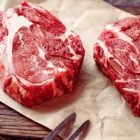 چرا گوشت تازه به رنگ خاکستری در می‌آید؟ آیا خوردن آن مضر است؟